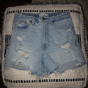 A&F curve love high rise 4” mom short - 26/2